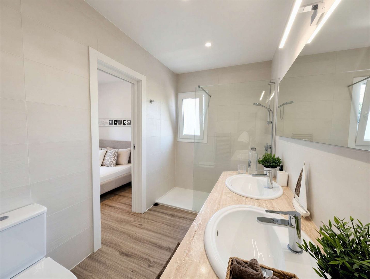 Private Bedroom Suite with En-Suite Bathroom