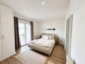 Private Bedroom Suite with En-Suite Bathroom