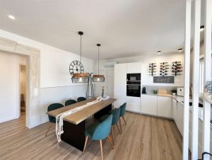 Elegant Open-Plan Living, Dining & Kitchen Area