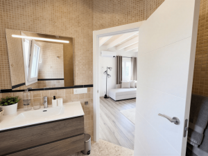Master Suite with En-Suite Bathroom