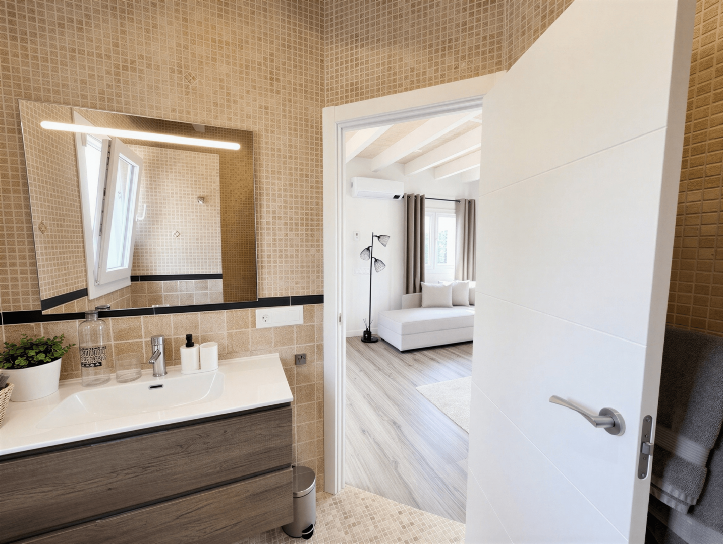 Master Suite with En-Suite Bathroom