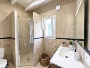 Master Suite with En-Suite Bathroom