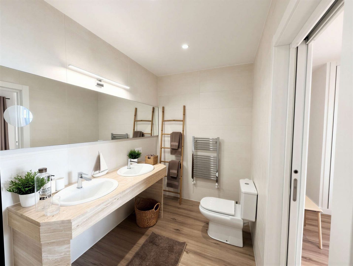 Private Bedroom Suite with En-Suite Bathroom