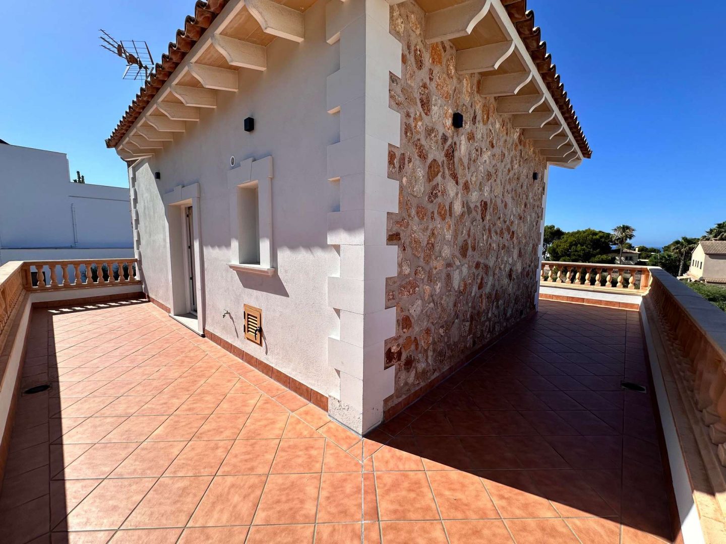 Wraparound Balcony with Sea Views