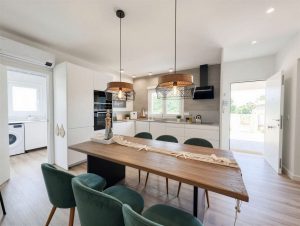 Elegant Open-Plan Living, Dining & Kitchen Area