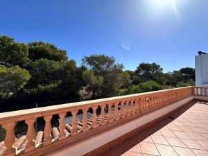 Wraparound Balcony with Sea Views