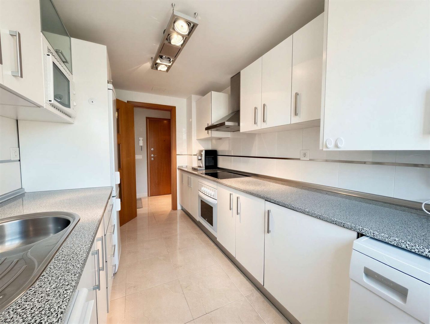 Modern Fully Equipped Kitchen