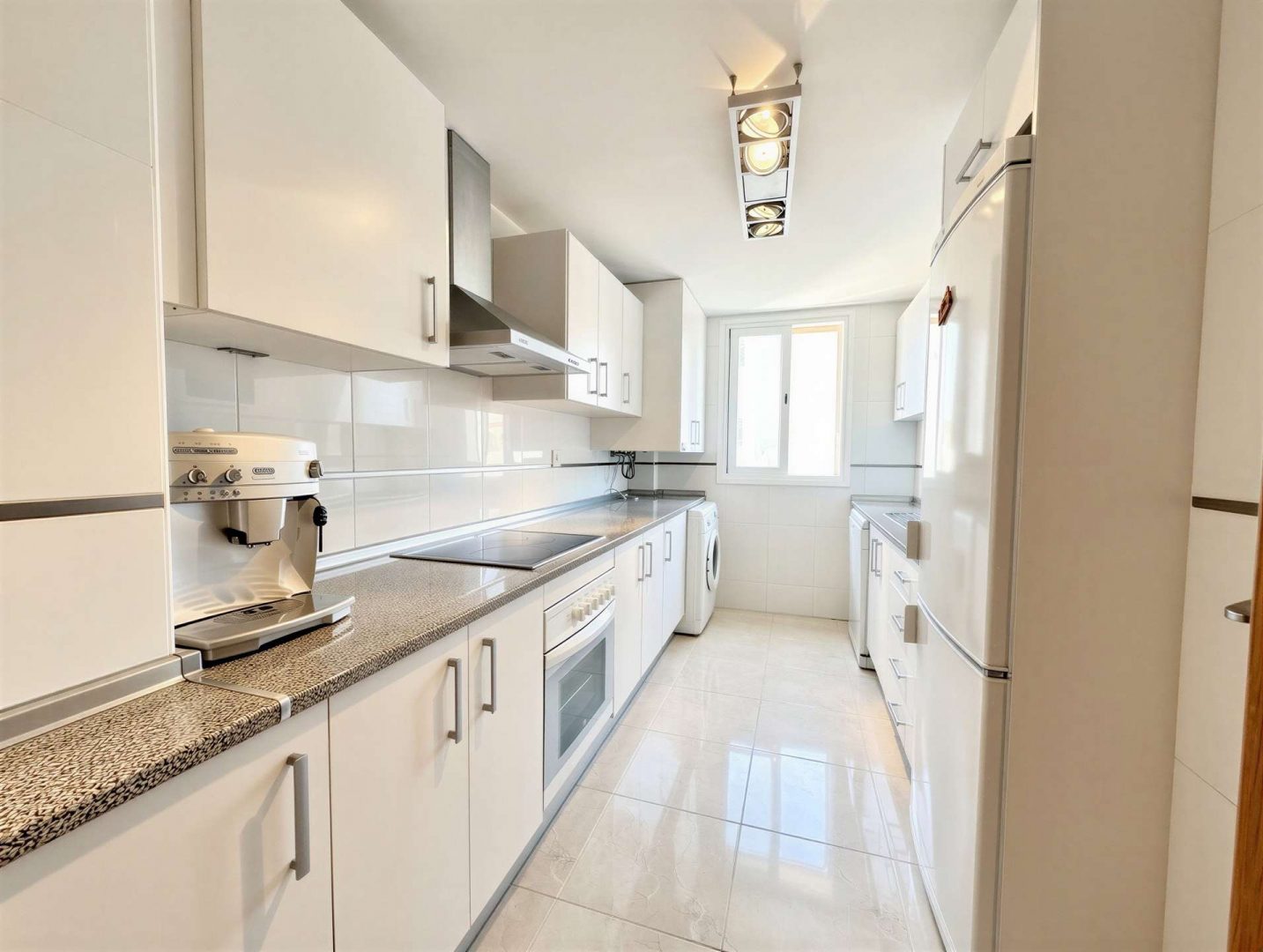 Modern Fully Equipped Kitchen