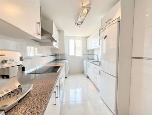 Modern Fully Equipped Kitchen