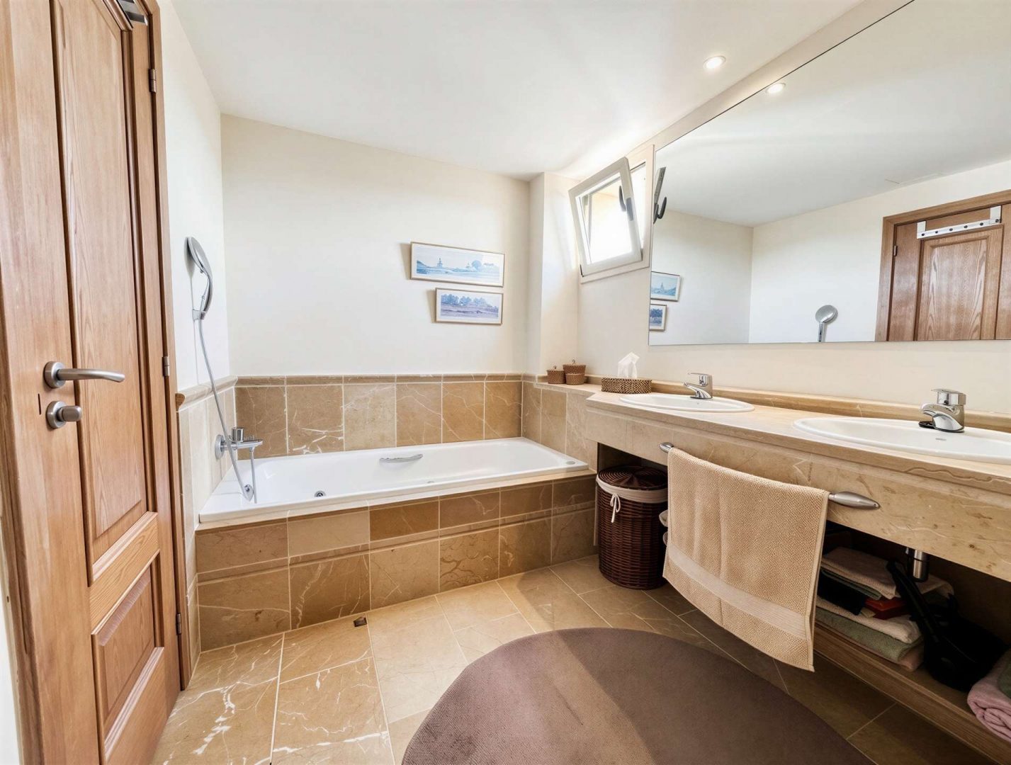An elegant bathroom