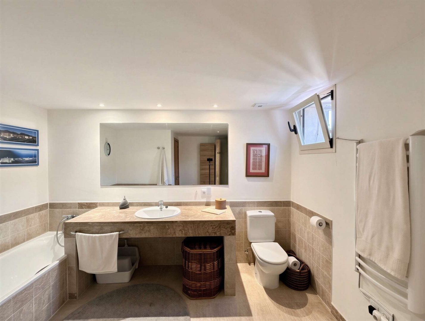 An elegant bathroom