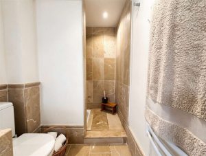 An elegant bathroom