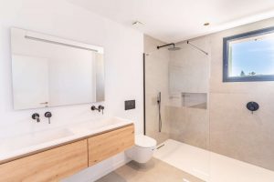 Master Suite with En-Suite Bathroom