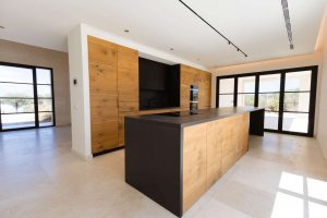 Elegant open-plan kitchen