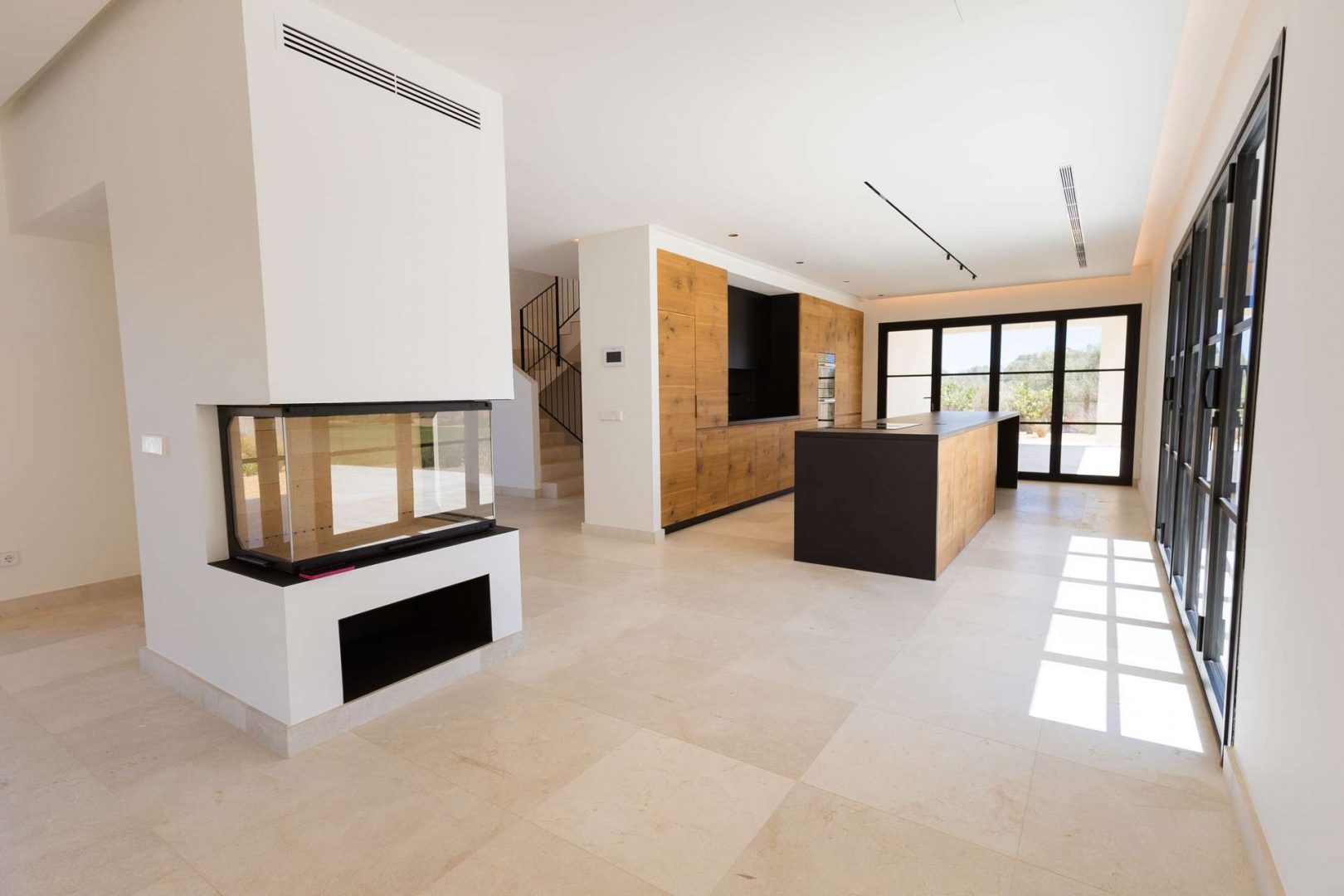 Elegant open-plan kitchen