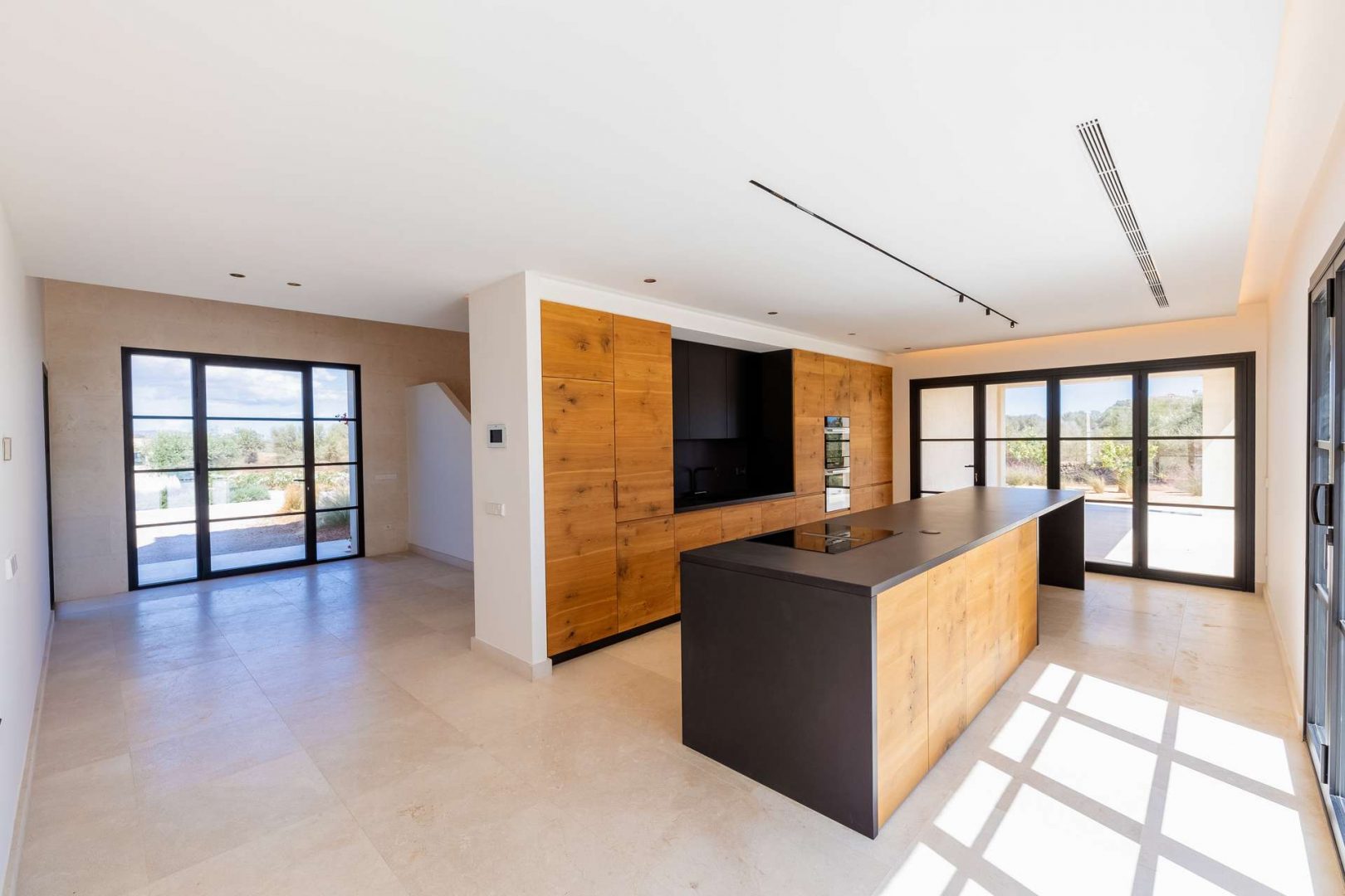 Elegant open-plan kitchen